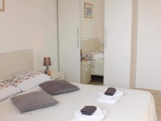 Apartments Lovro - One Bedroom Apartment with Terrace and Sea View 2 - 3