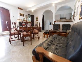 Villa Balarin - Five Bedroom Holiday Home with Terrace and City View - 8