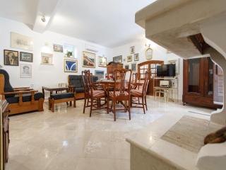 Villa Balarin - Five Bedroom Holiday Home with Terrace and City View - 6