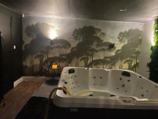 The Exclusive Jacuzzi Apartment - Birmingham - 5