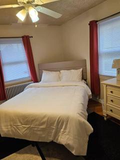 Comfy Getaway minutes from UBS Arena - Elmont - 5