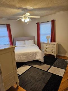 Comfy Getaway minutes from UBS Arena - Elmont - 4