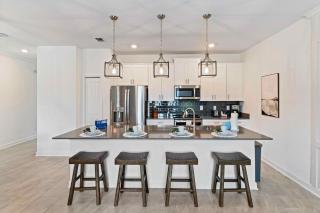 Last Minute Disney Getaway! Private Pool, Hot Tub & Games Room. Book Now! #97457 - Kissimmee - 2
