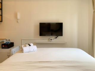 Best Deal Studio Tokyo Riverside PIK 2 Apartment By Travelio - Rawalembang - 6