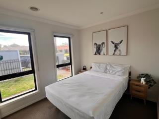 The Lakes Homestead - Shared House - 6