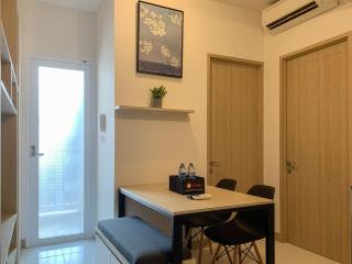 Compact and Functional 2BR Tokyo Riverside PIK 2 Apartment By Travelio - Rawalembang - 3