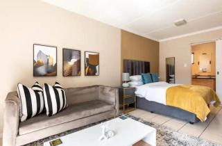 Luxurious 1Bed Studio self-check in free parking - 2