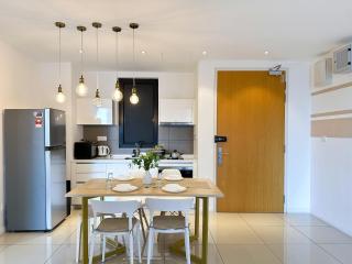 5 pax - Bangsar South - 7 mins drive to Mid Valley - Kuala Lumpur - 7