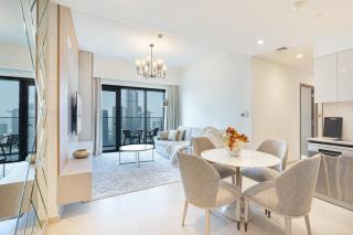 Luxury Home on the 50th Floor with Full Burj View - 5