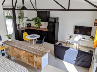 Studio indépendant tout équipé au calme - 1