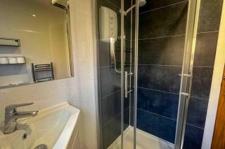 1 Bedroom Cabin with Mountain & Loch Views - Quiet Location between Glencoe & Ben Nevis - Corran - 2