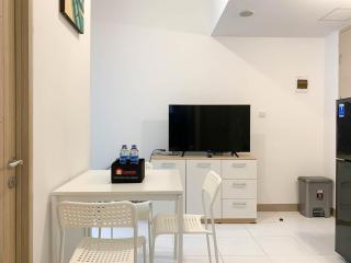 Warm and Cozy Living 2BR Tokyo Riverside PIK 2 Apartment By Travelio - 9