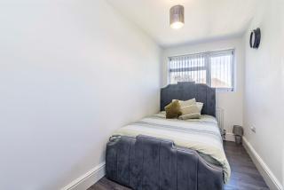 Cosy Home for Professionals, 3 Separate Beds with Large Kitchen and Private Garden - Long Eaton - 4