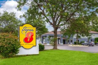 Super 8 by Wyndham McHenry Fox Lake Area - McHenry - 8
