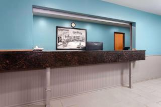 Super 8 by Wyndham McHenry Fox Lake Area - McHenry - 5