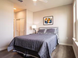 Luxurious Two-Bedroom Home in Davenport with Pool, Pets Welcome - Davenport - 2