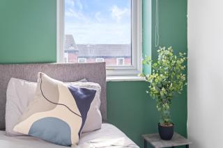 Emerald Luxe 3BR Your Long-Stay Retreat - Nottingham - 6