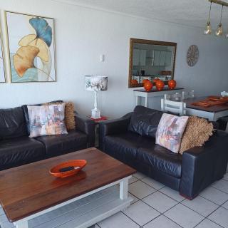 LA CRETE SANDS NO 12 - Uvongo Beach - 1
