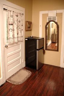 Charming Historic Downtown Apartment - 9