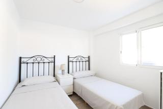 2 apartamentos en una excelente villa de playa compartiendo Piscina y Jardín - 9