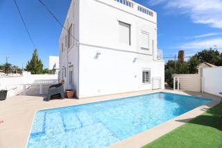 2 apartamentos en una excelente villa de playa compartiendo Piscina y Jardín - Sagunto - 2