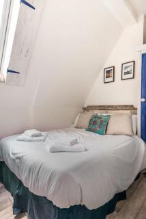 Time and Tide - Central Ramsgate - two bedroom seaside escape - stone's throw from beach - 2