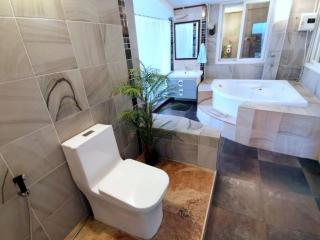 4 Bedroom with Air-con, Quiet, Near shop - - 4