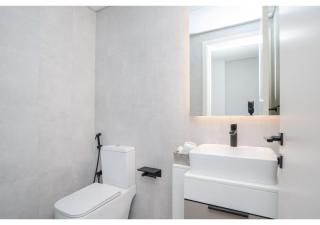 Modern 1BR Apt Noor 1 with Serene Outlook by Vibel - Dubai - 4