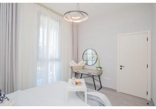 Modern 1BR Apt Noor 1 with Serene Outlook by Vibel - Dubai - 2
