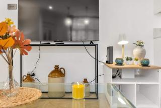 3 Bedroom 2 Bathroom Victorian Flat In Kensington - London - 2