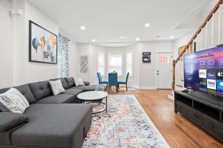 Luxe 3BD 2BA apt close to Downtown w Free Parking - 6