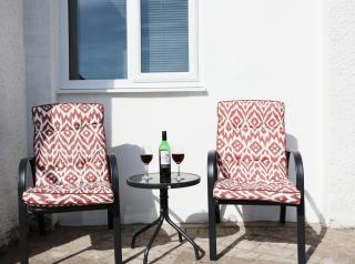 Comfortable Studio apartment By N And N Stays Ltd, Peaceful Area Close to Cardiff Bay and Access Training Centre, Private Parking and Fast Wifi - 3