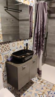 Airport Accommodation Bedroom with your own private Bathroom Self Check In and Self Check Out Air-condition Included - 8