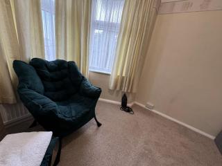 303 Upminster Road North - Rainham - 0