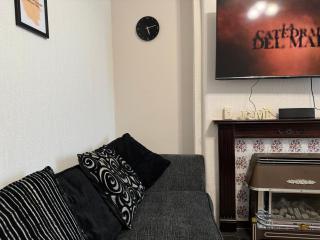 303 Upminster Road North - Rainham - 8