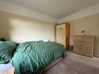 303 Upminster Road North - Rainham - 6