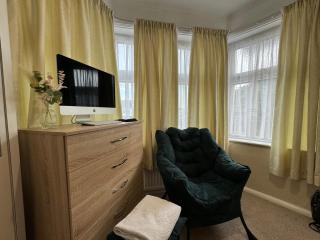 303 Upminster Road North - 2