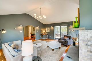 Huson Valley Group Getaway w/ Mtn Views + Fire Pit - 4