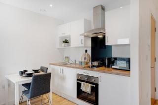 New! Media City 1BR Free WIFI - Manchester - 9