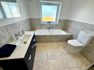 Luxury Isla Cottages, Bourne! Dog-Friendly, Countryside Views, Garden, Parking, 5mins Pubs - Family Holiday - Lincolnshire - 1