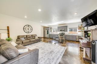 Idaho Retreat with Fire Pit - 2 Mi to McArthur Lake - Naples - 7