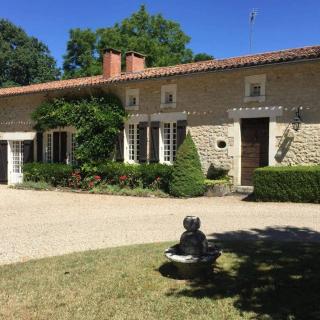 Stylish rural home with pool sleeps 14 guests - Brossac - 0