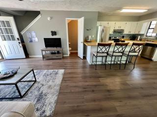 Cozy Two-Bedroom Cottage-5min walk to beach! - 6