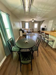 Cozy Two-Bedroom Cottage-5min walk to beach! - 4