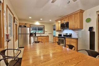 Killington Mountain Retreat -Great Group Ski House! Close to Resort - Hot Tub - Ski Rental Deals - Killington - 4