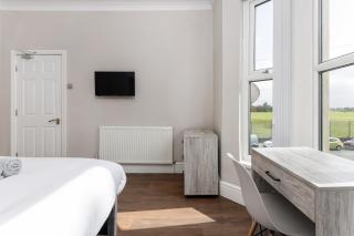 7 Bedroom House - Sleeps 14 - Close to City Centre - Free Parking, Smart TVs in every Bedroom, Fast WiFi and Self Check-In by Yoko Property - Liverpool - 9
