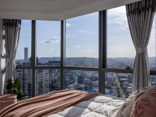Luxury 3BR Suite Stunning Skyline-River-View at CBD - 8