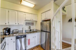2 Mi to Ober Mountain: Gatlinburg Condo w/ Balcony - 3