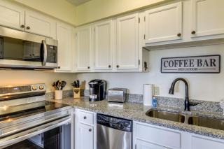 2 Mi to Ober Mountain: Gatlinburg Condo w/ Balcony - 1