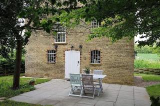 Secret Cottage in the Garden - - 4